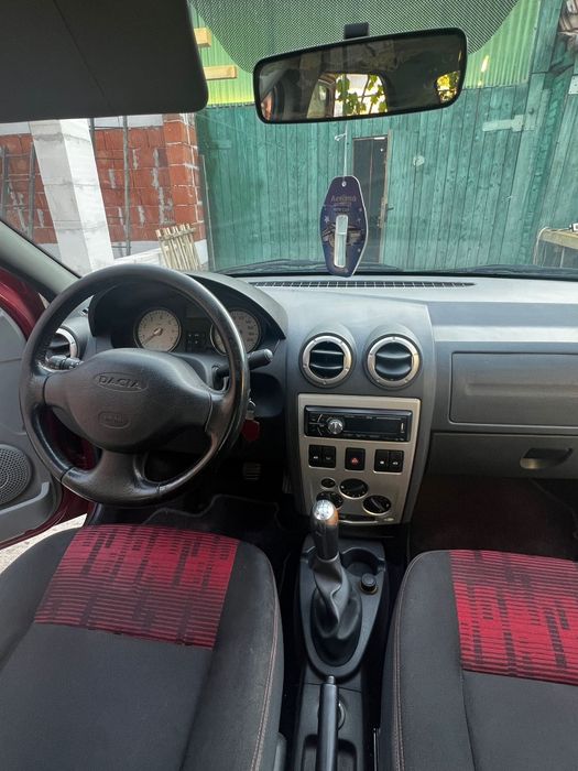 Vând Dacia Logan