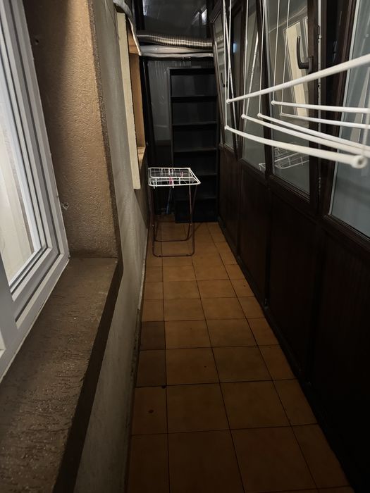Proprietar inchiriez  2 camere cu loc de parcare