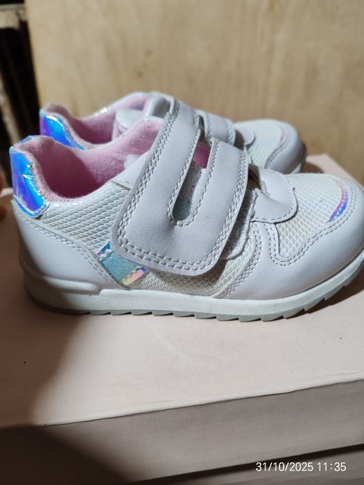 Кроссовки на девочку