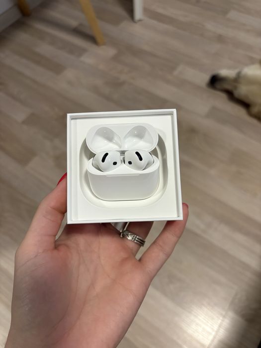 AirPods 4 -Active Noise Cancellation