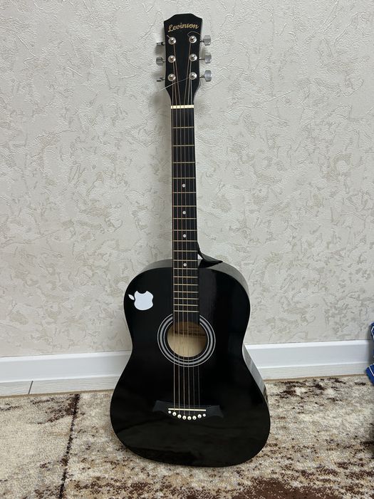 Продам гитару Levinson