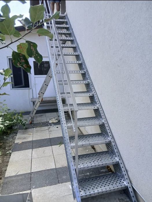 Confectionam scarii metalice zincate exterioare și pentru incendii , p