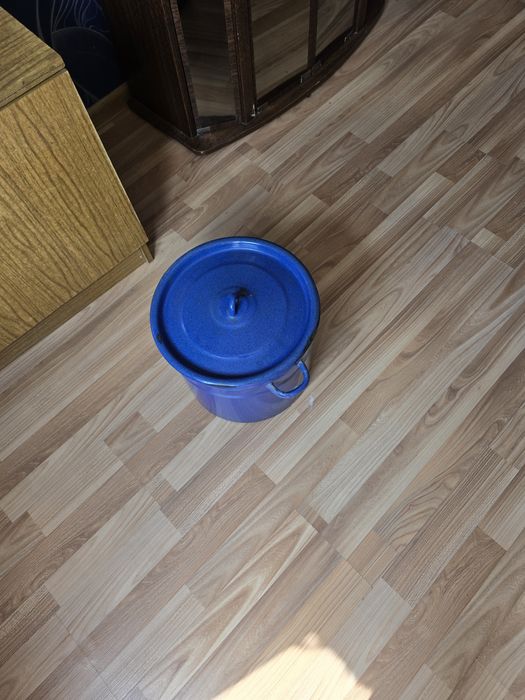 Продам кастрюлю на 20 л.