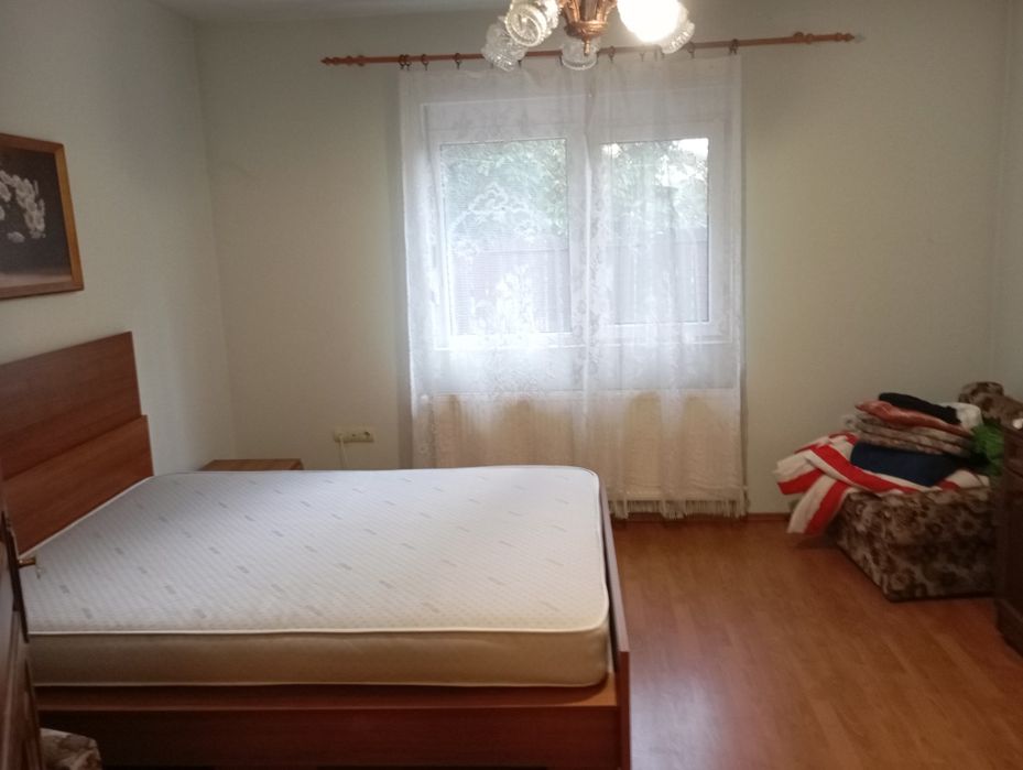 Proprietar vând casă cu713m teren in Calea Lipovei pe str ion Roată nr51 cu 4camere 2 bai și 2 bucătari   camera tehnica , cămară și garaj