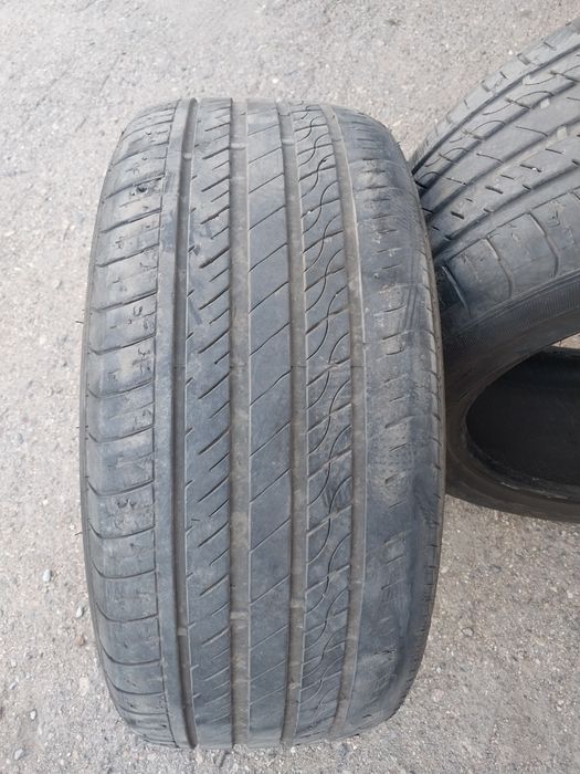 2 шины 235 45 R17 за 20000.