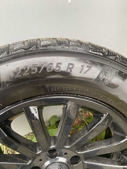 Продам зимний комплект колес