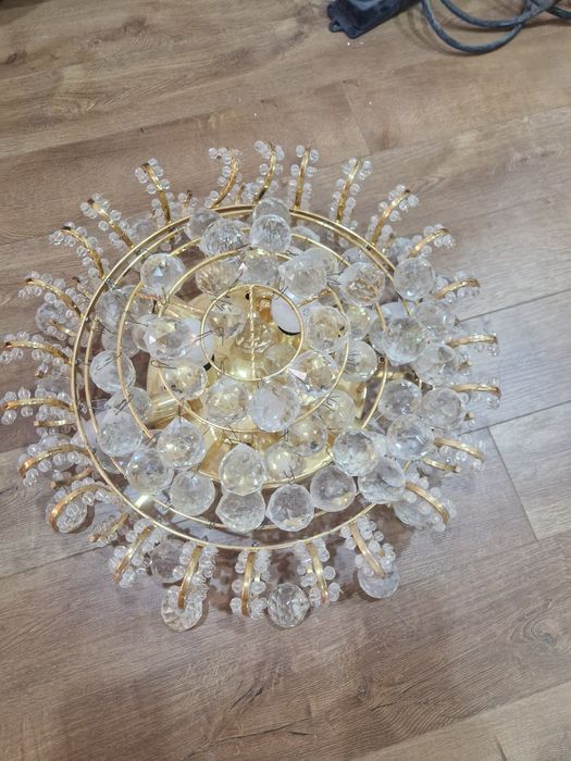 Отдам даром люстры