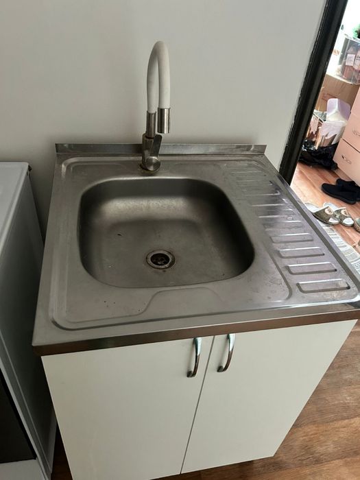 Кухонная мойка со шкафом