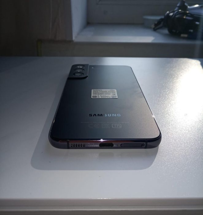 Samsung galaxy S22 plus 8/256 как новый