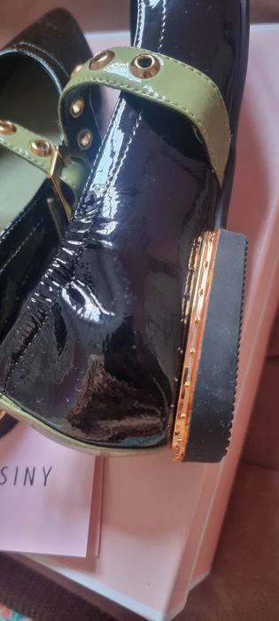 Продам новые туфли Josiny