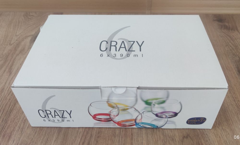 Цветни люлеещи се чаши Crazy