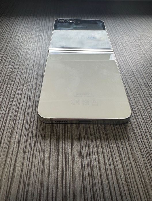 Samsung galaxy z flip 5