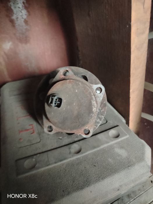 Задний ступица тоиота пикник бу оригинал.