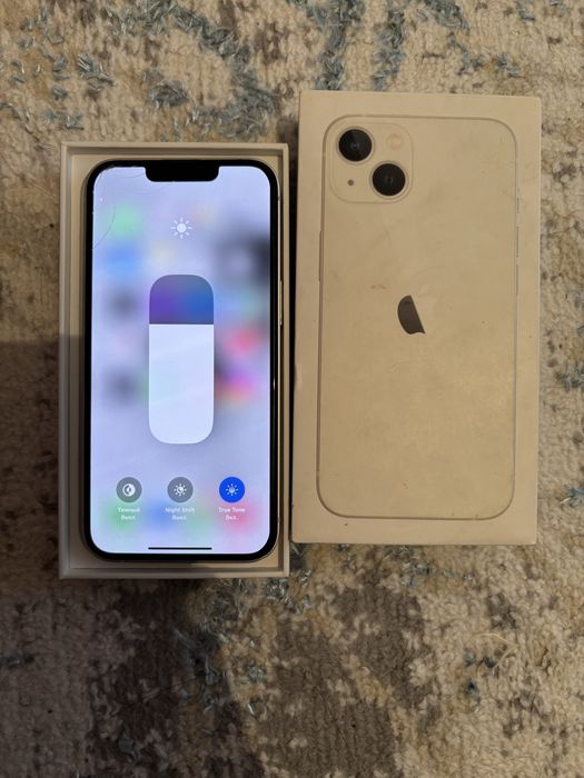 Айфон 13 ақ түсте