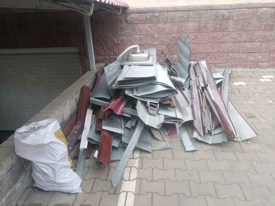 Металлолом . Кровельный материал.