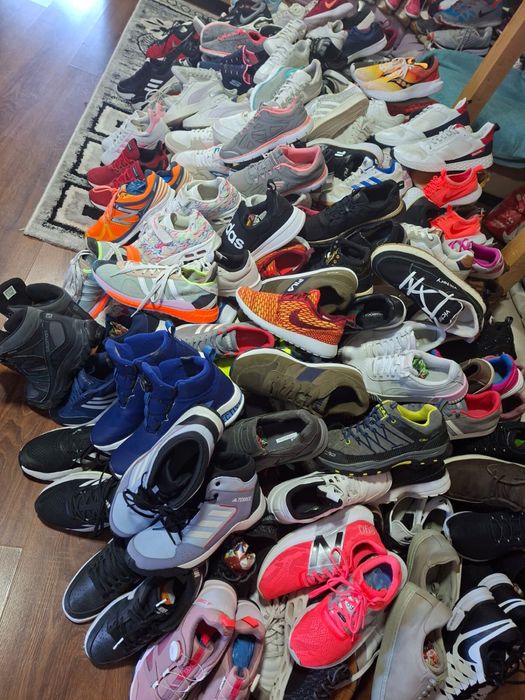 Vând angro 430 perechi de adidași calitate extra!
