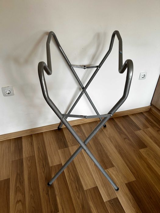 Продавам стойка за бебешко корито