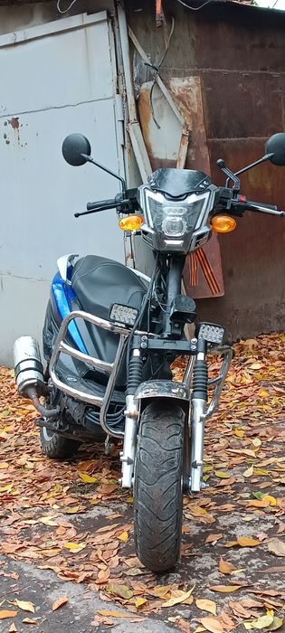 Продаю скутер 150 куб Лифан