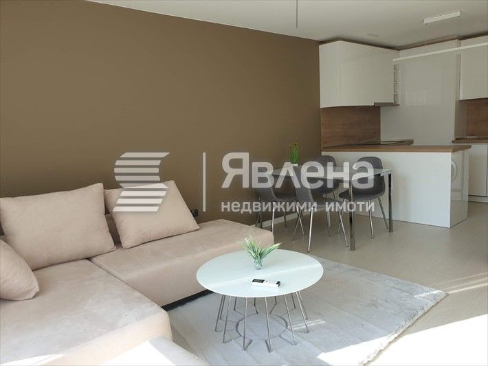 Дава се под наем Двустаен апартамент в ж.Южен парк - 65 кв.м за 750 € - Снимка #1