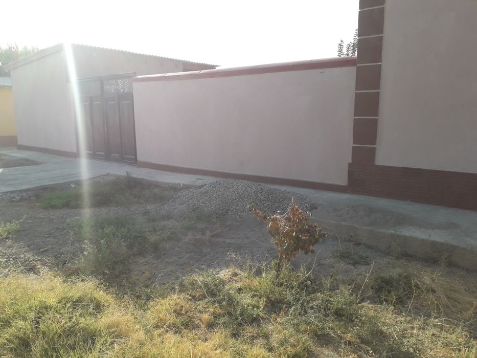 Янгиер ш,  Магнит магазини оркасида, 4 хонали, 2 сотокли, дарвозали бу