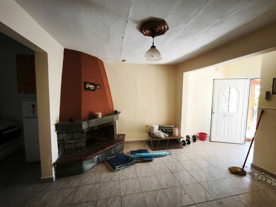 Продава къща 80 м2, апартамент 55 м2, строеж 77 м2, склад 30 м2 с двор 575 м2 в Кердилия, Гърция