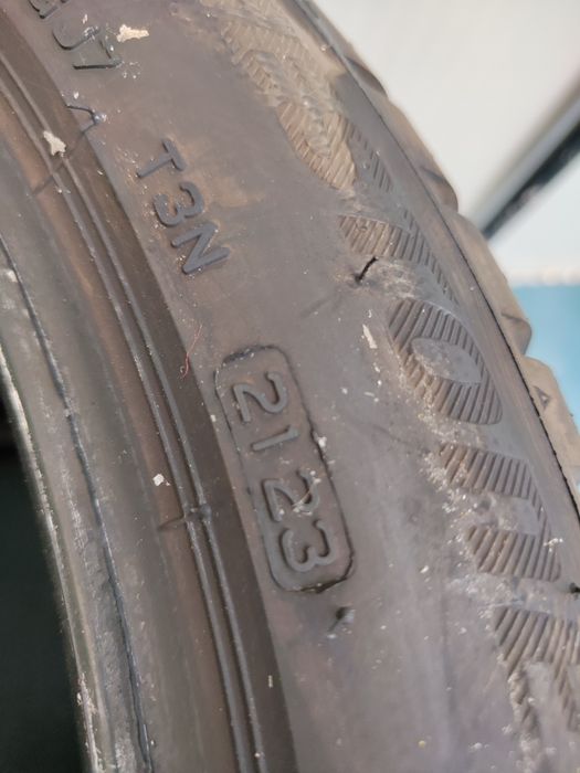 4 бр зимни 225/45/18 Bridgestone 23г