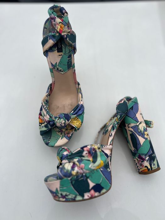 Дамски обувки на висок ток