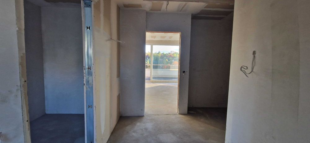 Продава се Тристаен апартамент в Добрич, Свети Георги - 183 кв.м за 1312 €/кв.м - Снимка #11