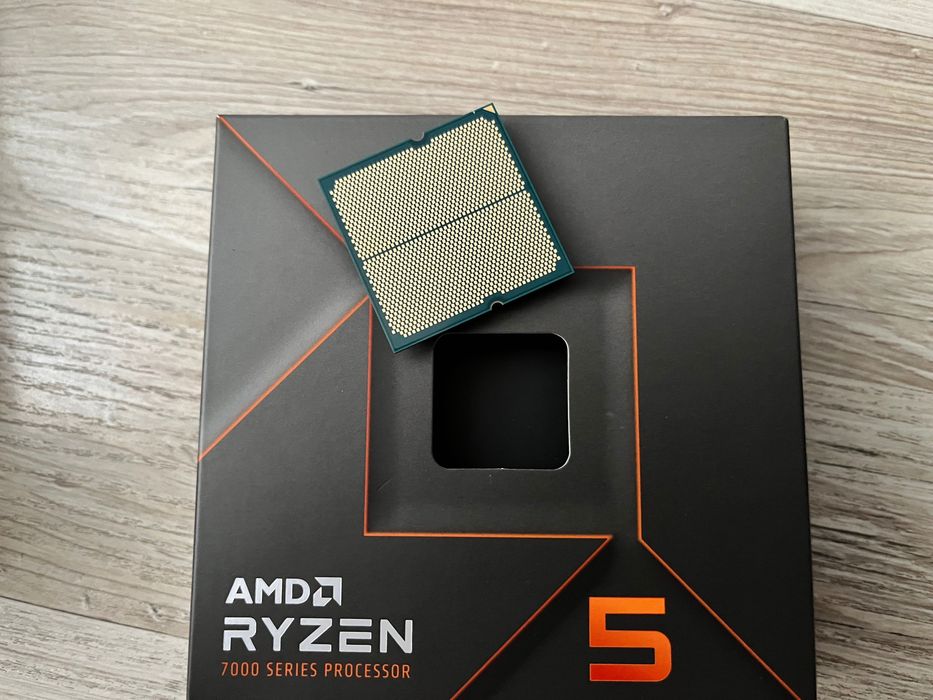 Gigabyte X670 Aorus Elite Ax AM5 + Ryzen 5 7600x AM5