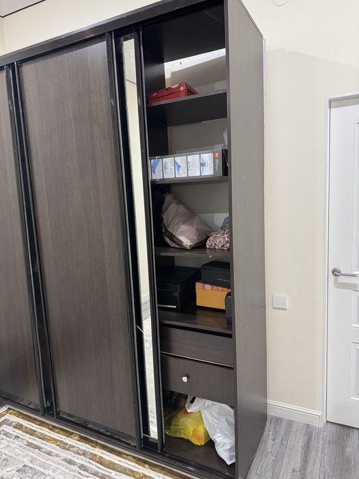 Продам шкаф за символичную цену