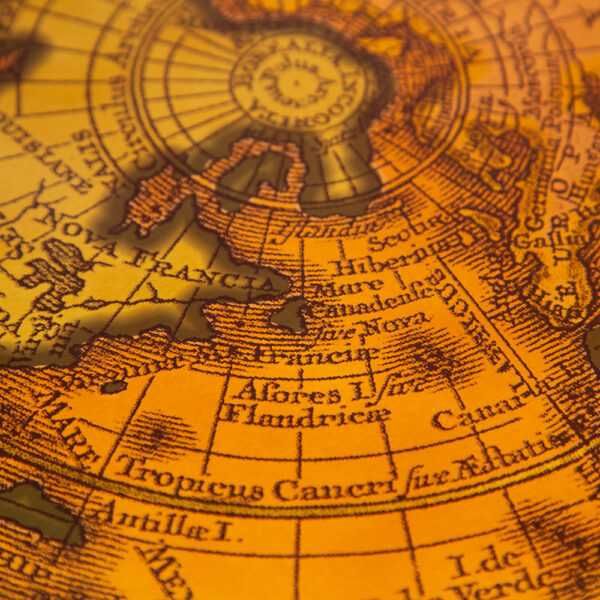 Масичка Помощна Холна Маса за Сервиране с Карта