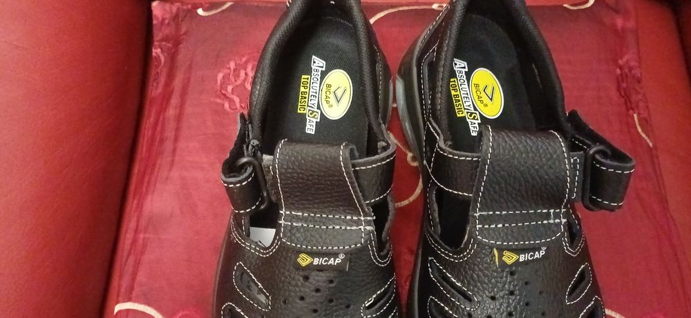 Pantofi(sandale)cu bombeu!Noi!