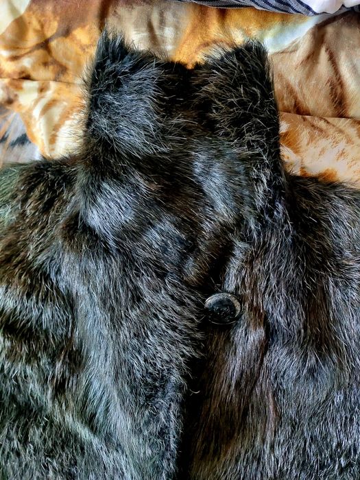 Продам женскую шубу