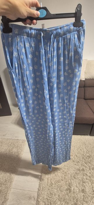 Pantaloni Stradivarius lejeri si fluizi mărimea S noi