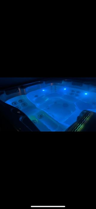 Jacuzzi piscină cu hidromasaj Artesian spa ciubar