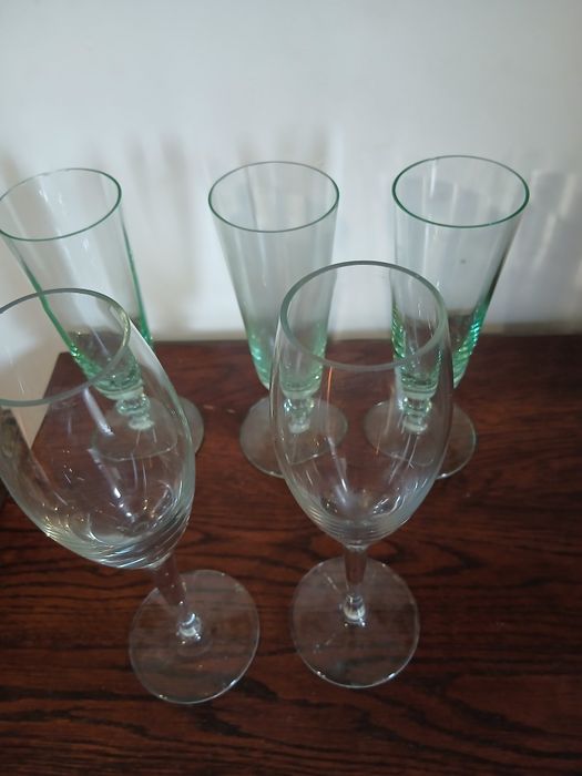 Vand 5 pahare vintage anii 80 stare perfecta