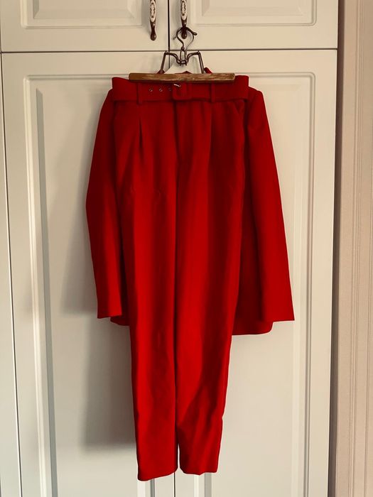 Costum Zara , sacou si pantaloni masura Xs /S ,culoare rosu , NOU !