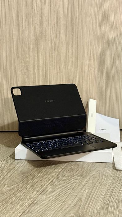 Husa inateck cu tastatura , trakpad si iluminare pentru Apple IPad