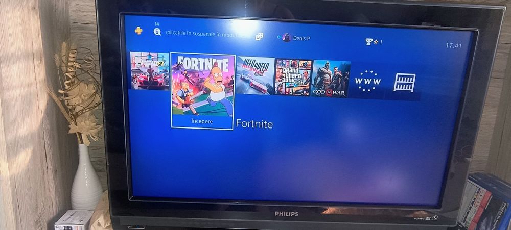 Vând PS4 impecabil