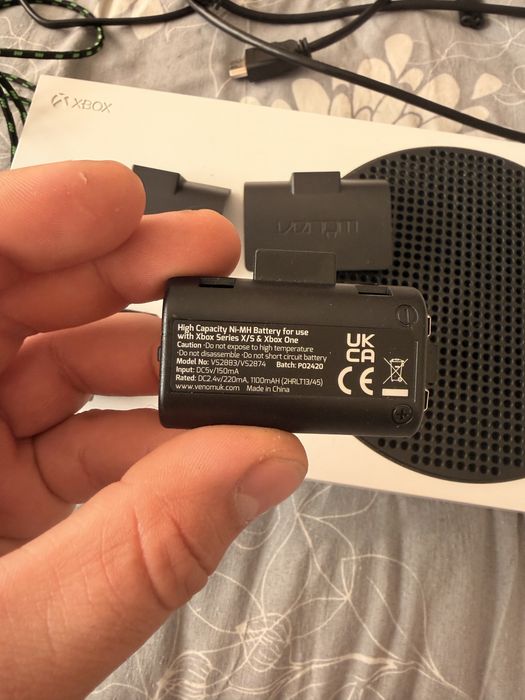 Xbox Series S 512gb+ 2 геймпада с акумулатори и кабели