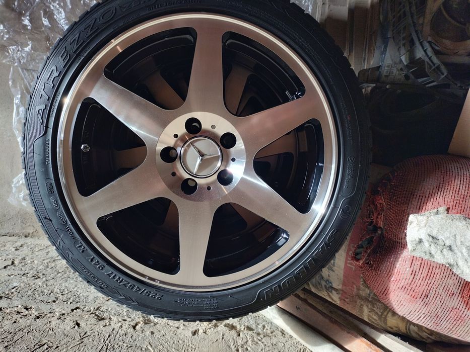 Шина и диска. Летный шина.