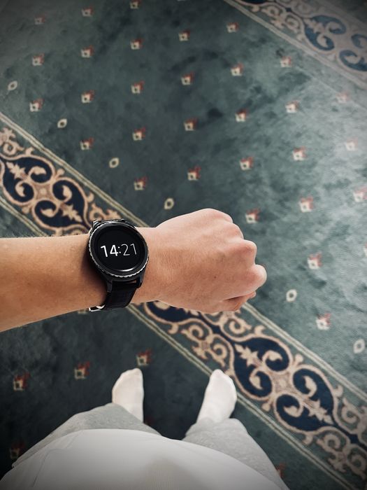 Продаю часы:Samsung Gear s2