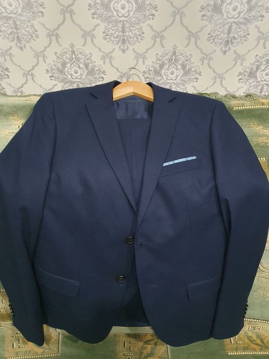 Продам классический костюм