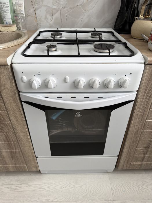 Газовая плита с духовкой