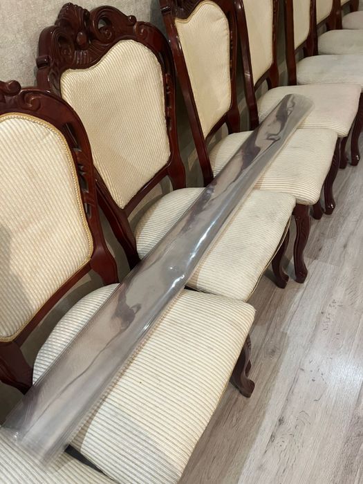 Продам Большой стол со стульями