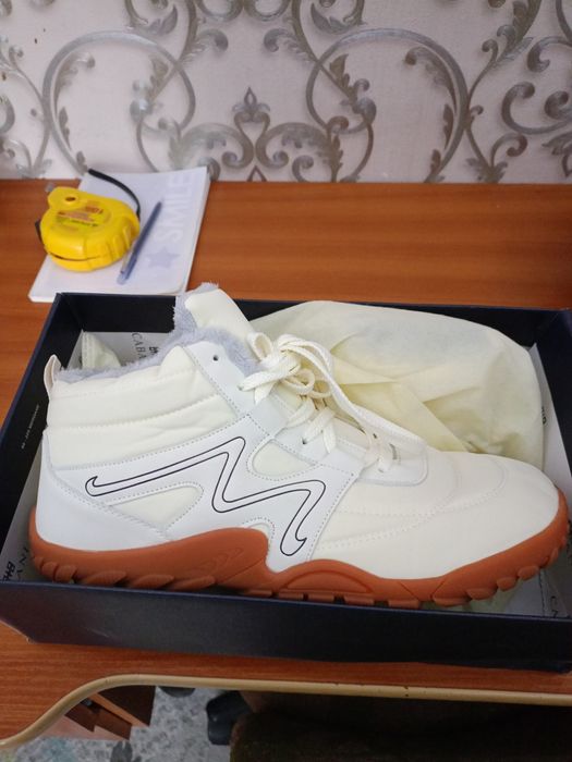 Срочно продам кросовки теплые