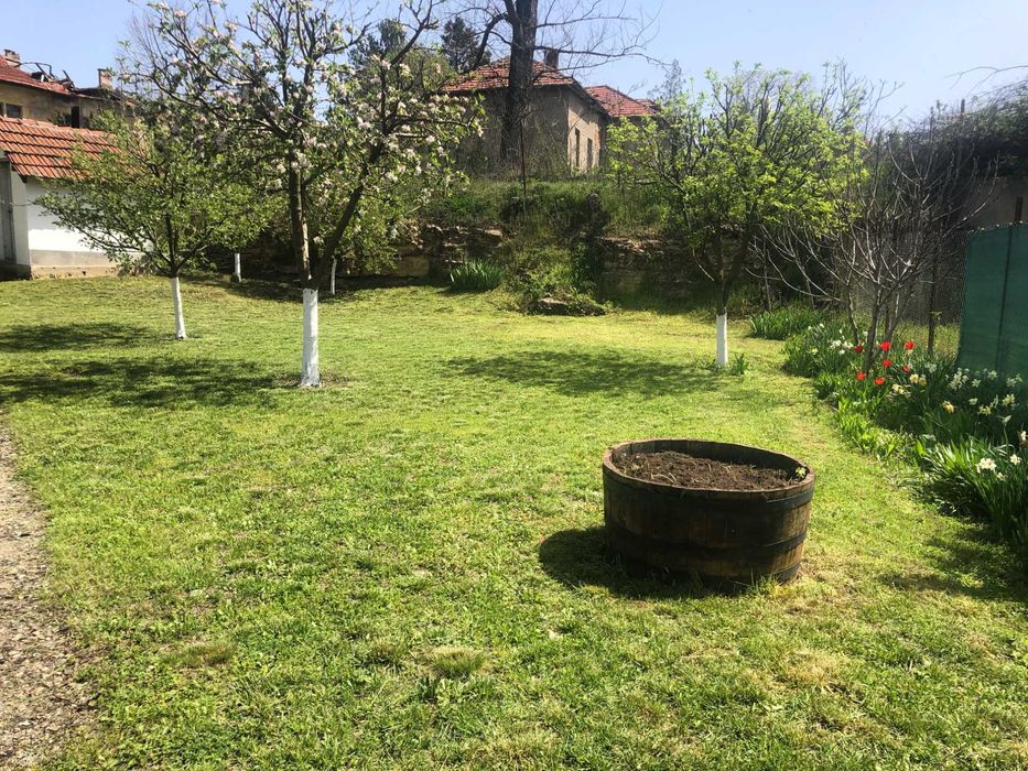 Продавам двуетажна къща