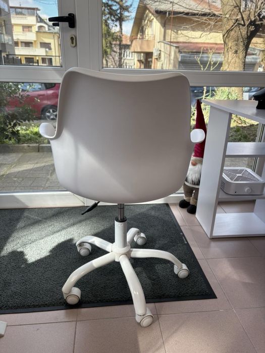 Бюро за маникюр с два стола