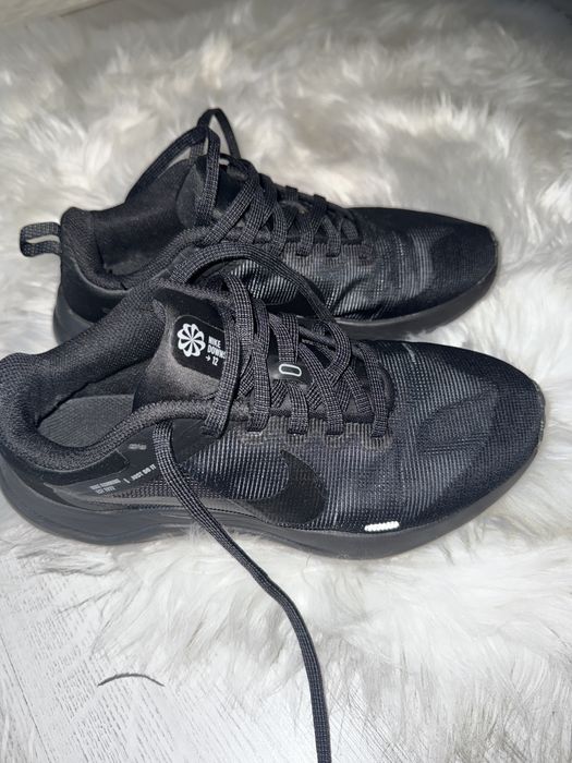 Vand adidasi Nike 37