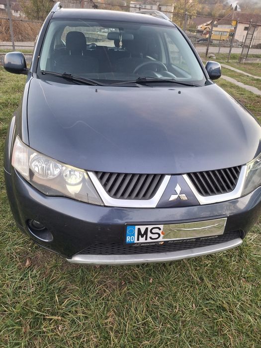 Vând mitsubishi Outlander